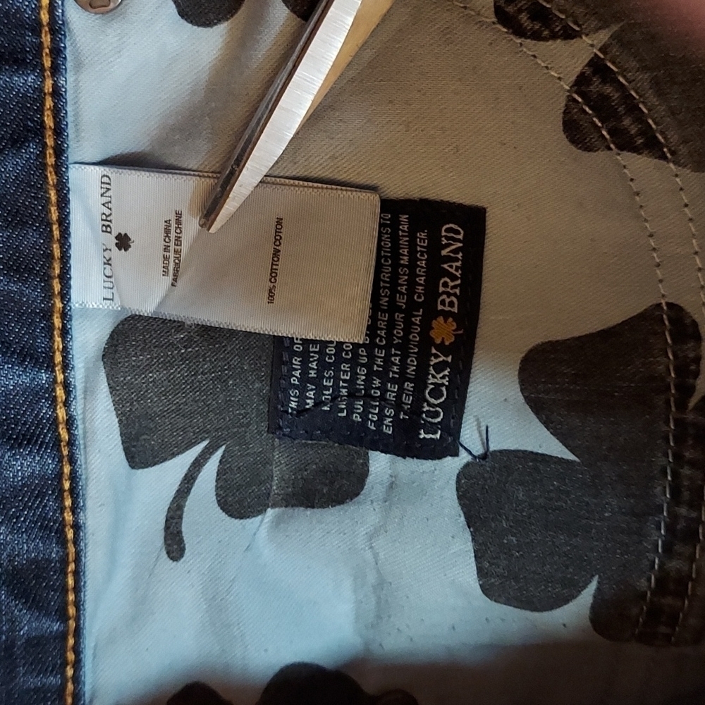 Lucky brand 455 distressed jeans - Picture 8 of 9